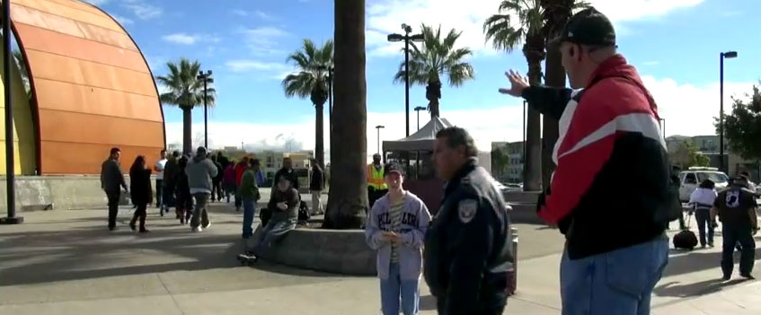 Sikkerhetsvakt prøvde å stoppe Tony Miano i fra å spre evangeliet på gaten